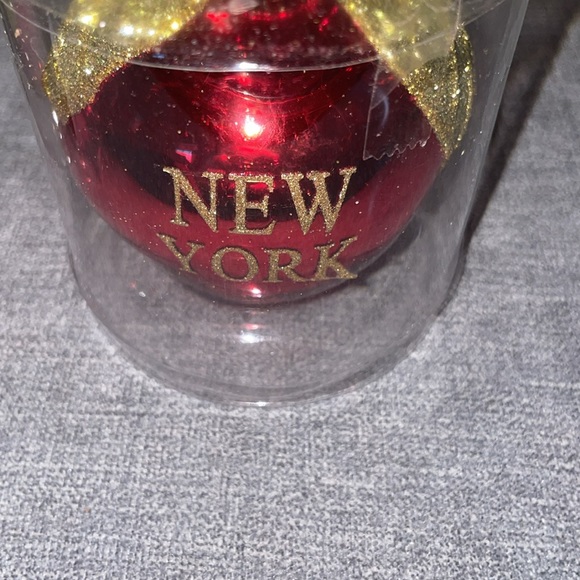 Kurt Adler "New York" Glass Apple Christmas Ornament - Picture 5 of 5